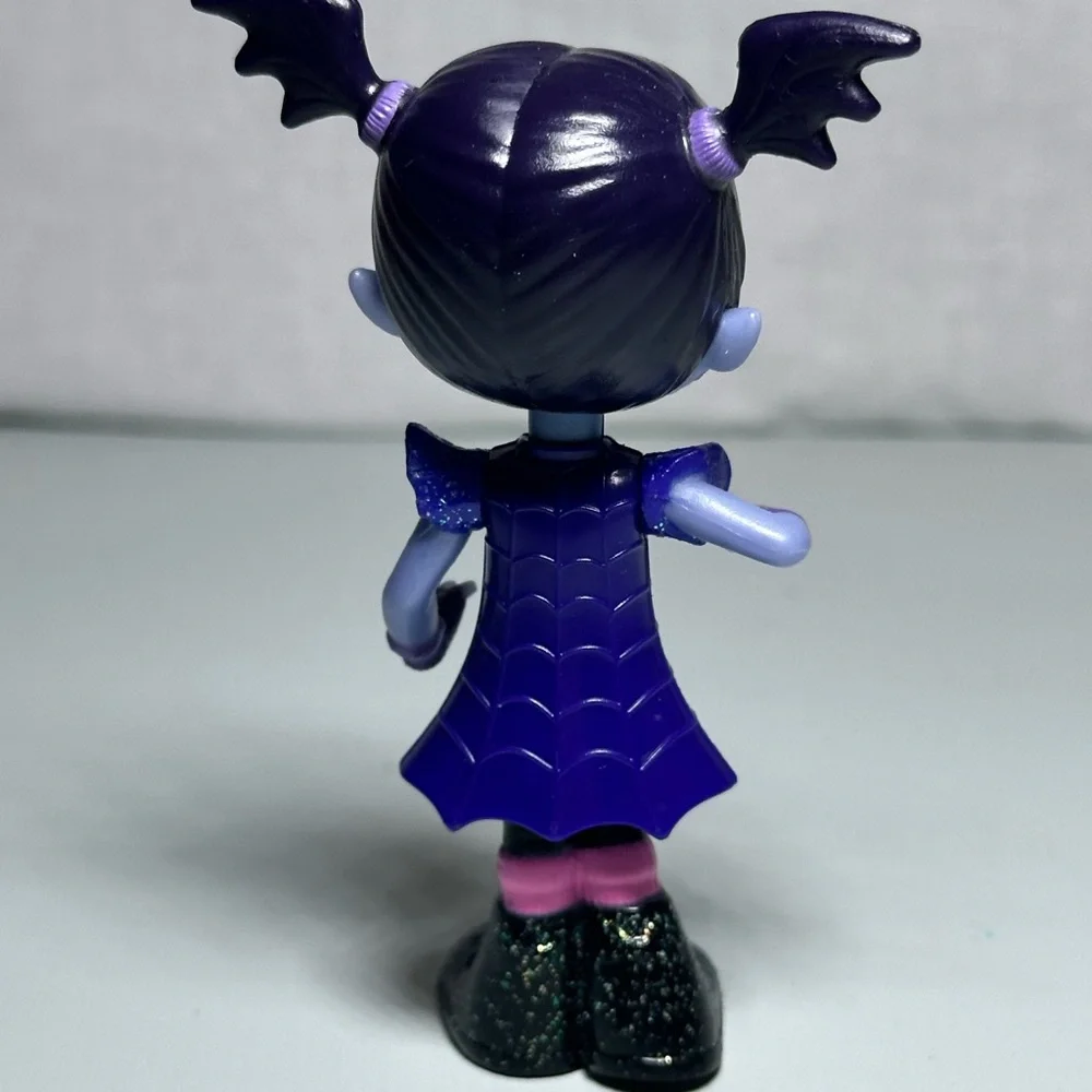 2017 Collectible Disney‎ Junior Vampirina 3 1/2